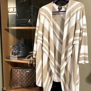 Beige and white Chico’s topper. Size 3, EUC